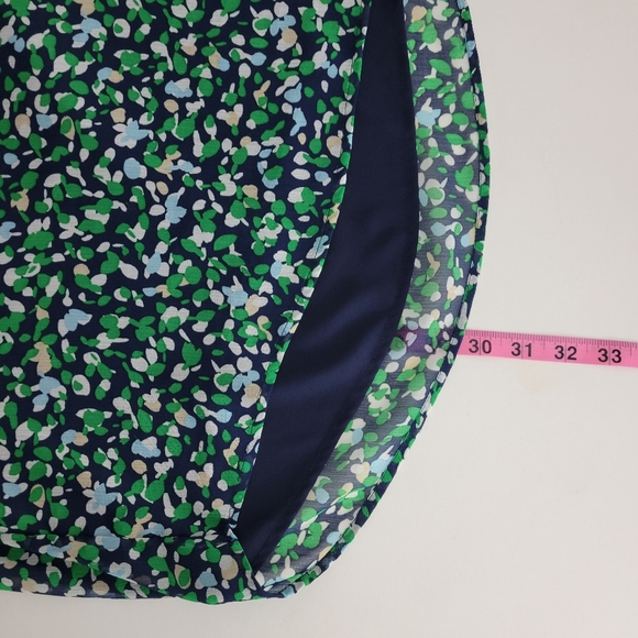 Chicos Abstract Dot Ditsy Floral Sheer Sleeve V Neck Round Hem Popover Blouse - Picture 10 of 12